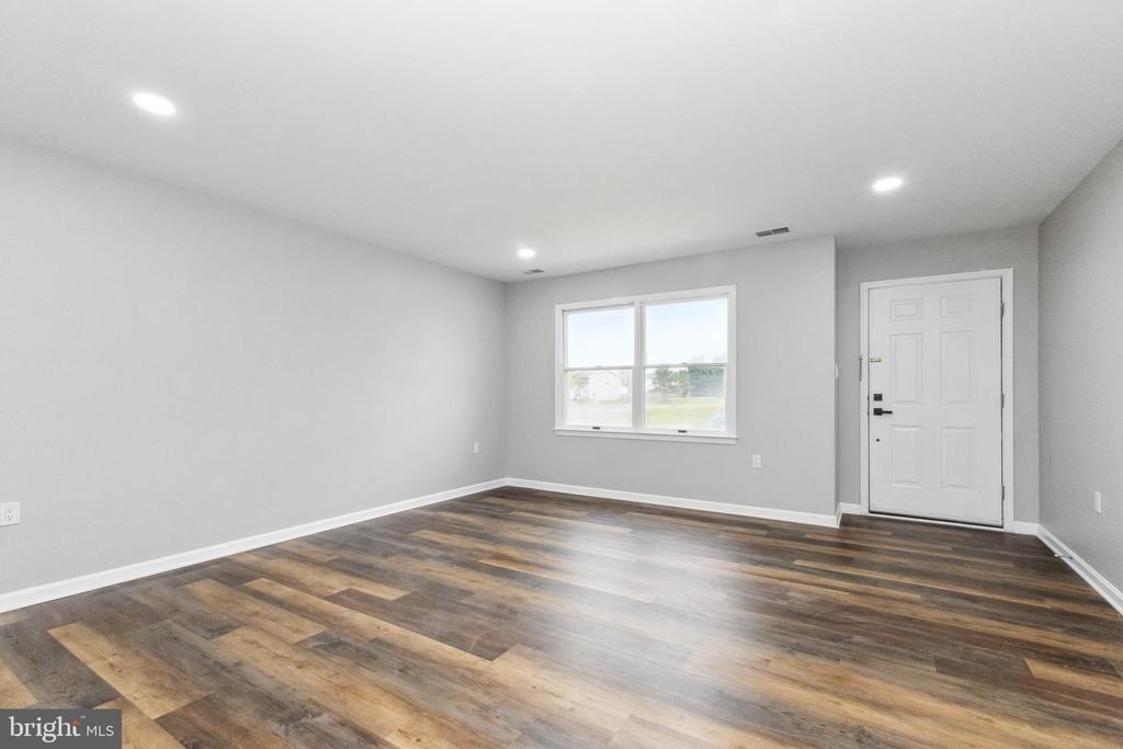 100 Heathrow Lane - Photo 3