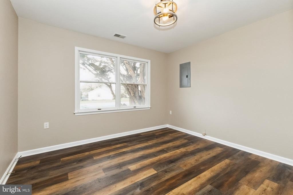 100 Heathrow Lane - Photo 15