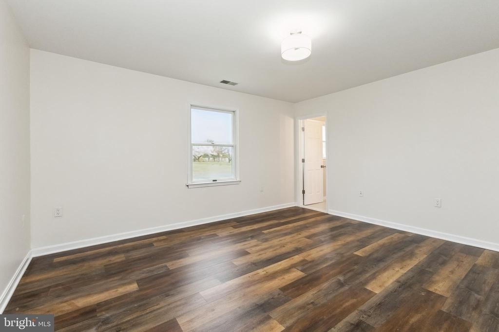 100 Heathrow Lane - Photo 10