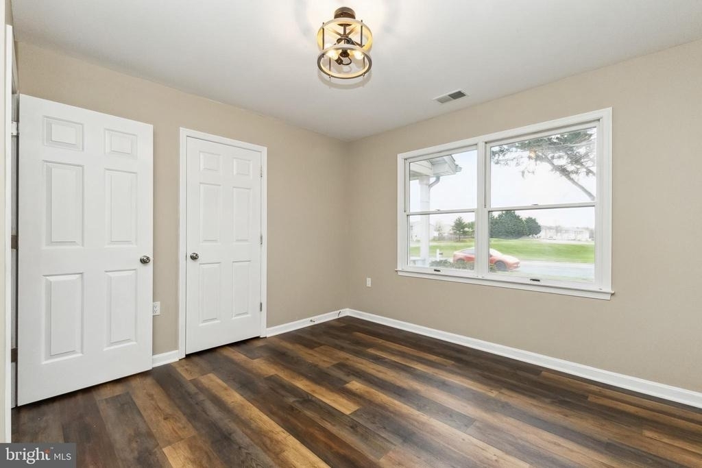 100 Heathrow Lane - Photo 16