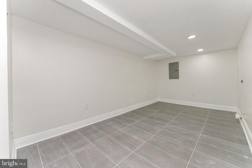 5426 Webster Street - Photo 27