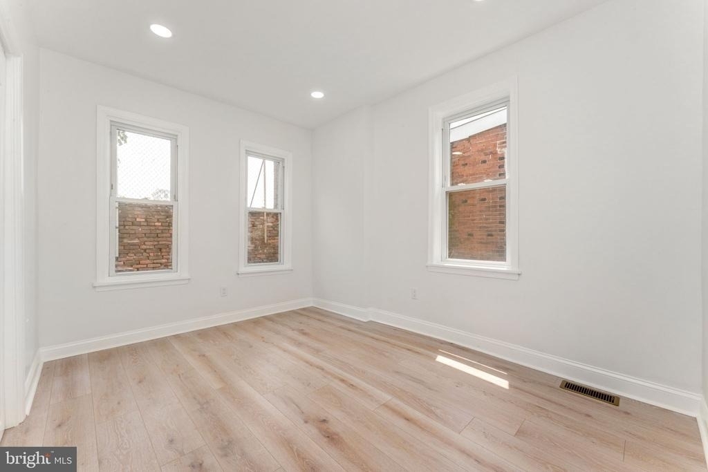 7 S 53rd Street - Photo 16