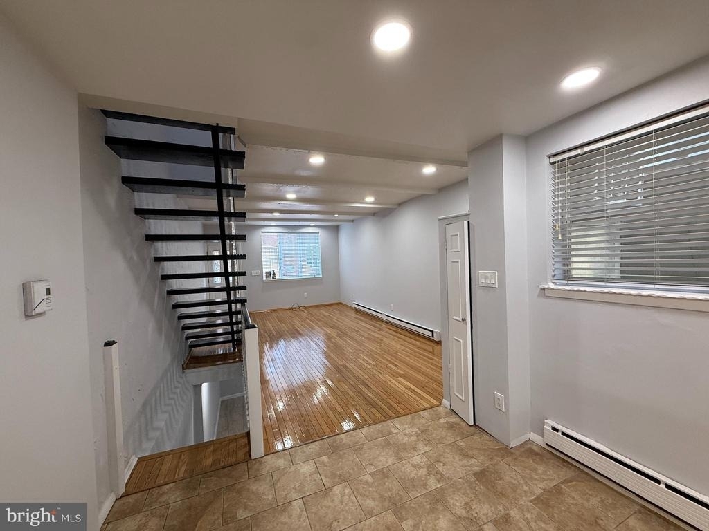 2425 S Warnock Street - Photo 2