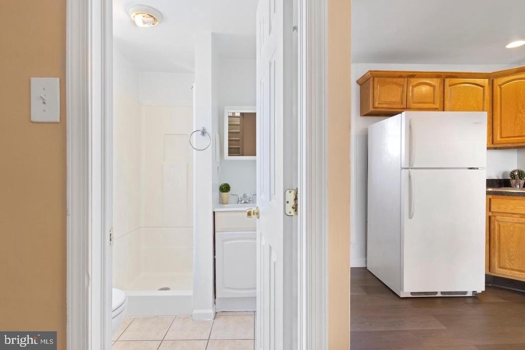 400 Green Lane - Photo 8