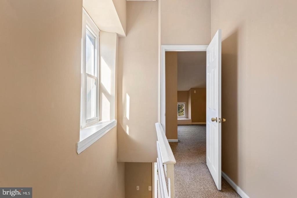 400 Green Lane - Photo 10