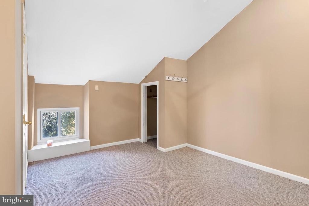 400 Green Lane - Photo 11