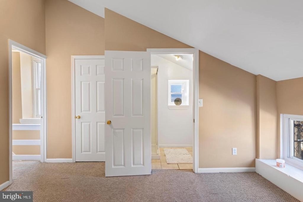 400 Green Lane - Photo 12