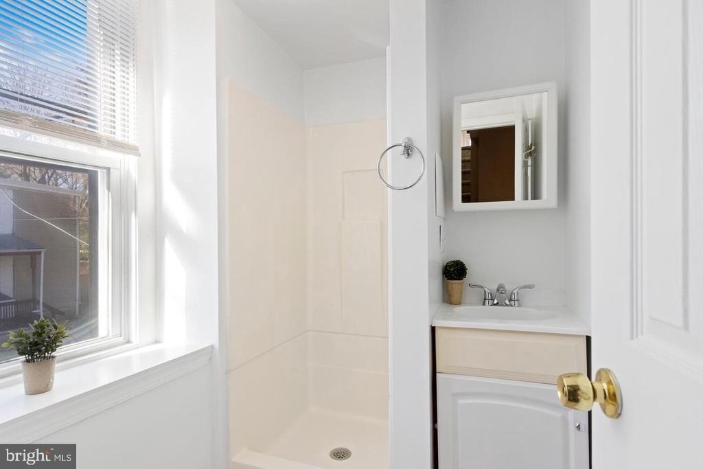 400 Green Lane - Photo 14