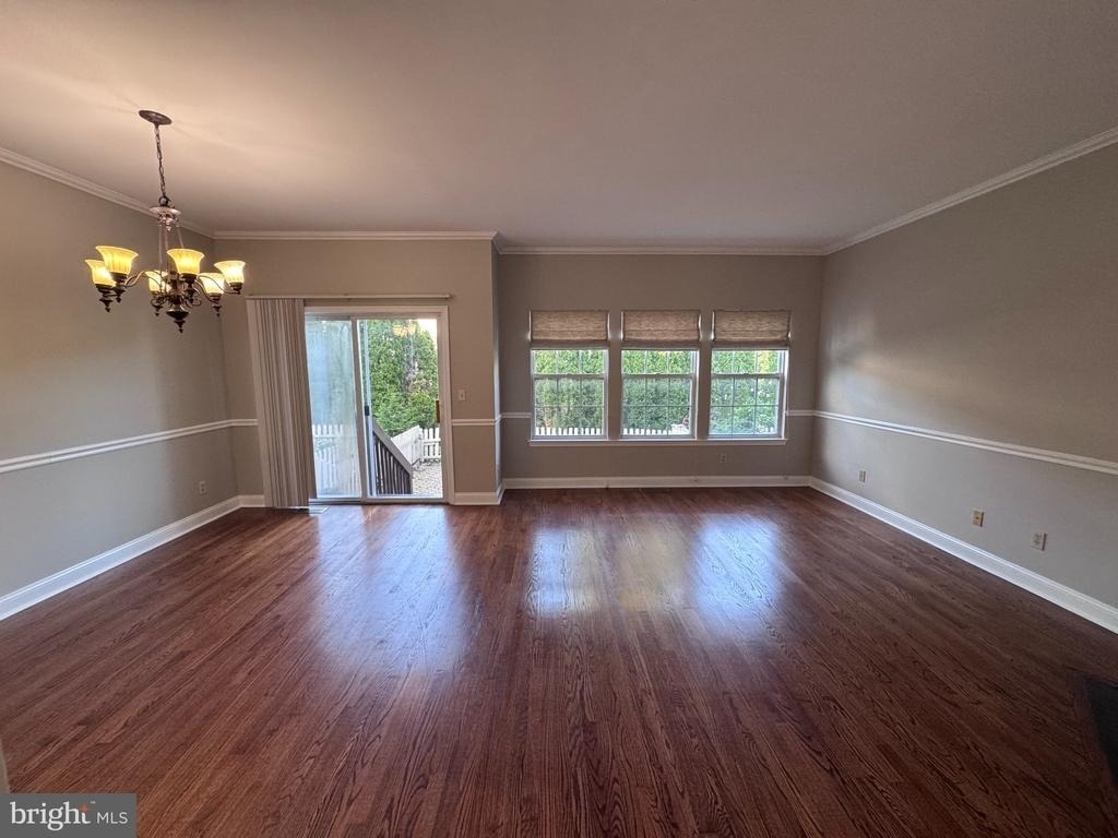 216 E Waverly Court - Photo 12
