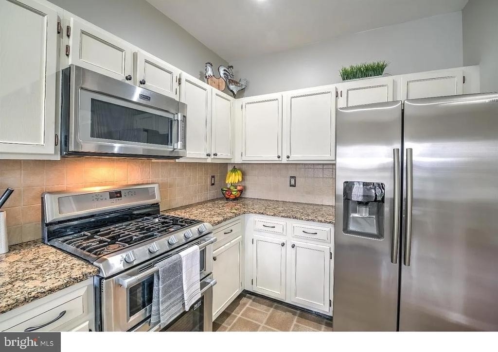 216 E Waverly Court - Photo 4
