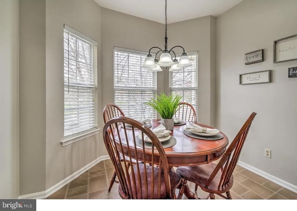 216 E Waverly Court - Photo 7