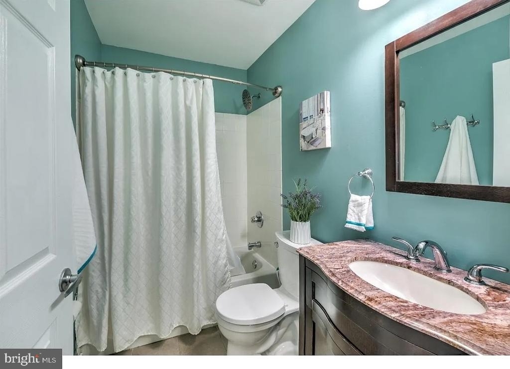 216 E Waverly Court - Photo 21