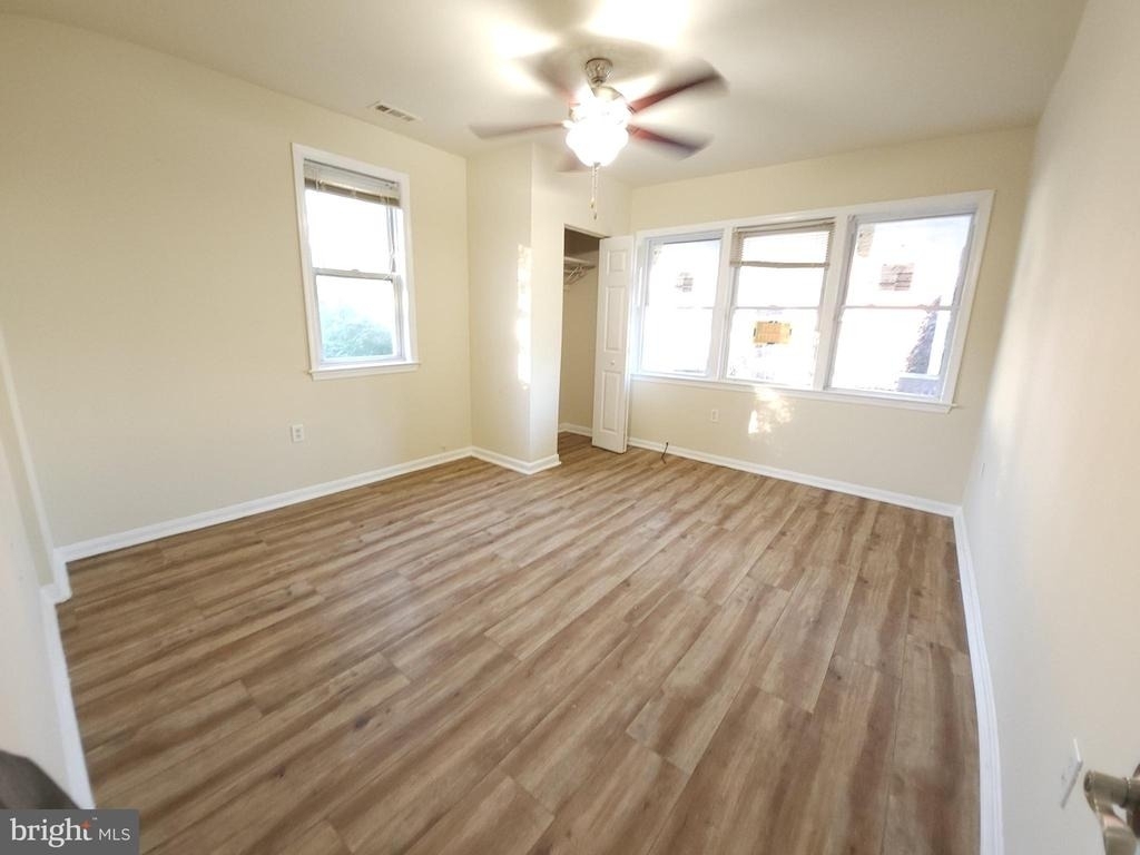 5023 Emo Street - Photo 5