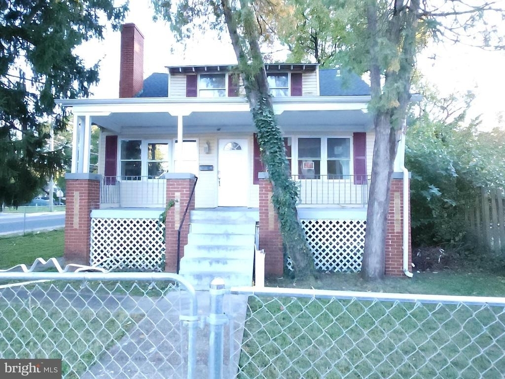 5023 Emo Street - Photo 0