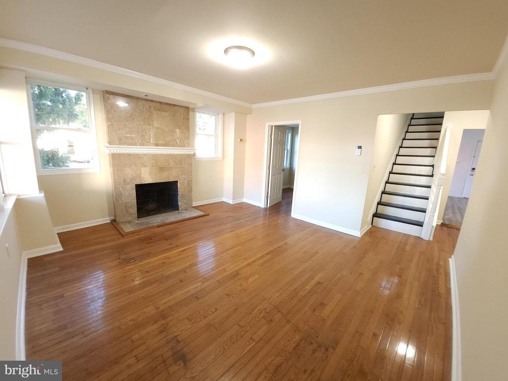 5023 Emo Street - Photo 3