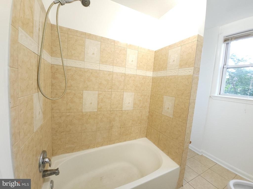 5023 Emo Street - Photo 8