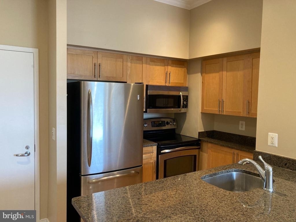 7500 Woodmont Avenue - Photo 2