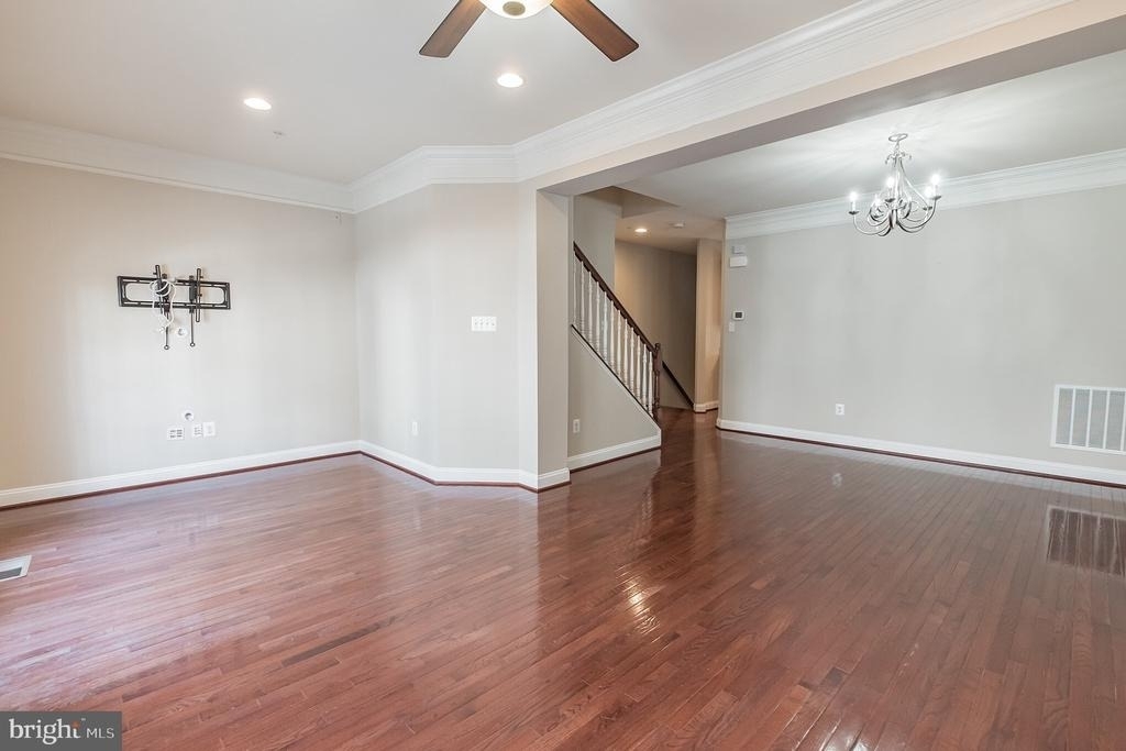 513 Girard Street - Photo 11