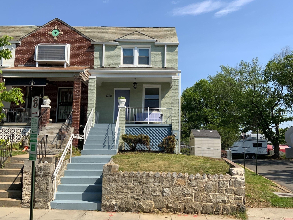 1772 E Street Ne - Photo 1
