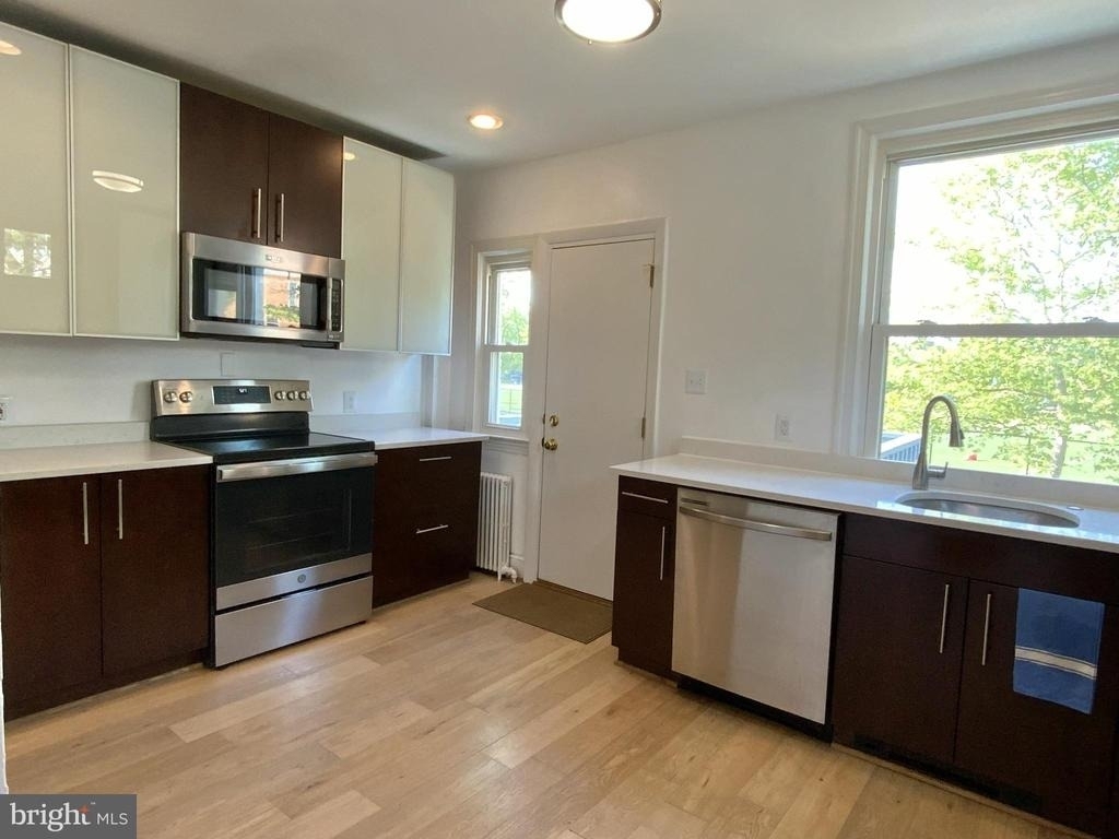 1772 E Street Ne - Photo 7