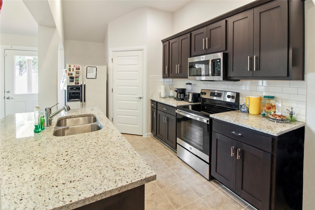 21102 Niagara Cv - Photo 3