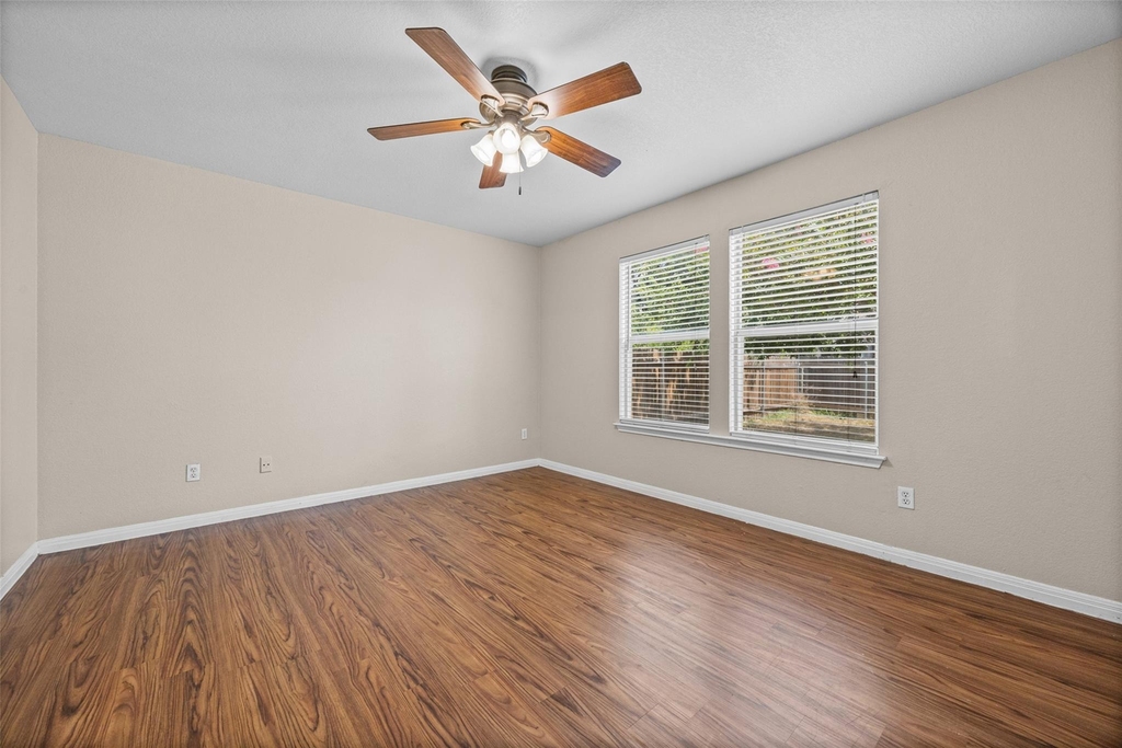 2432 Roundabout Ln - Photo 10