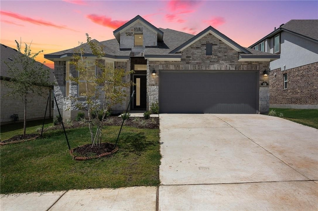 216 Upland Dr - Photo 0