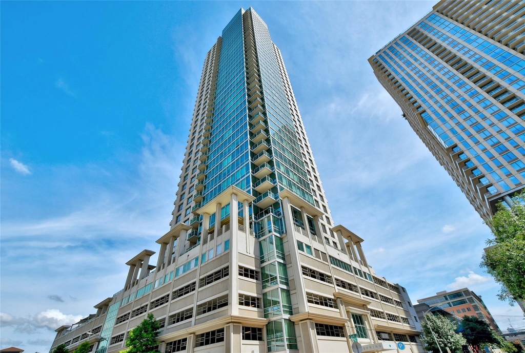 300 Bowie St - Photo 0