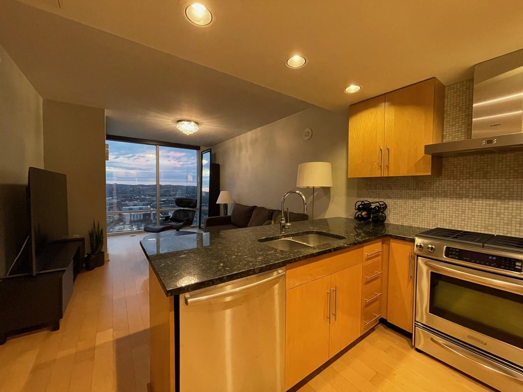 300 Bowie St - Photo 11