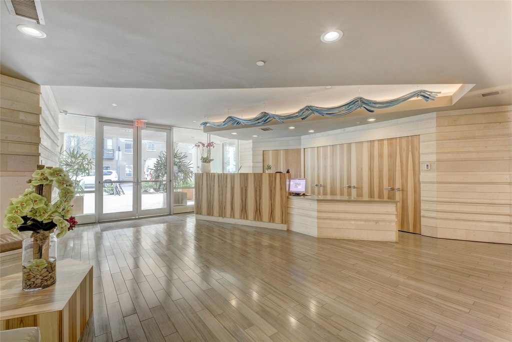 300 Bowie St - Photo 19