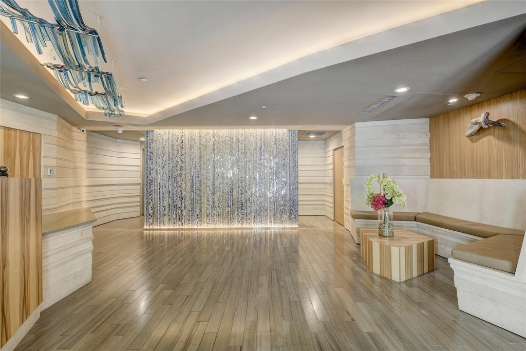 300 Bowie St - Photo 18