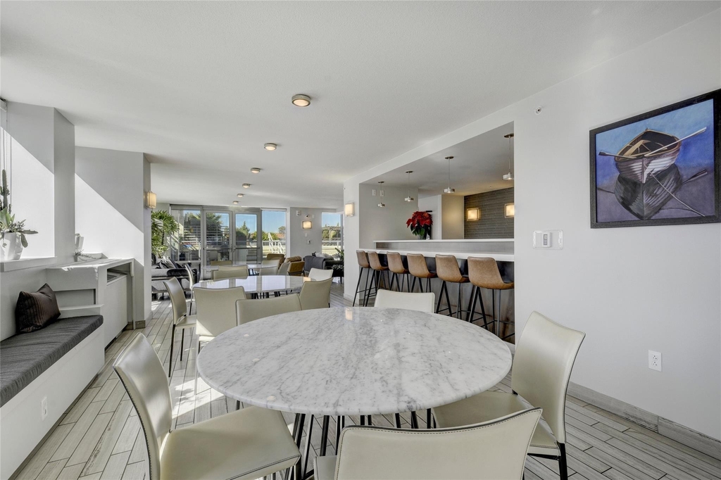 300 Bowie St - Photo 16