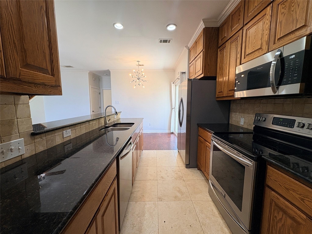 1213 Delsie Dr - Photo 10