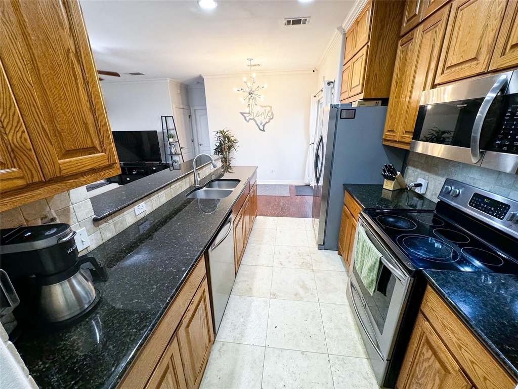 1213 Delsie Dr - Photo 10