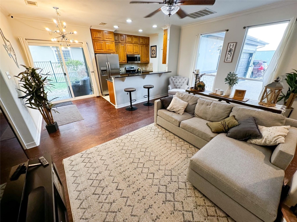 1213 Delsie Dr - Photo 4