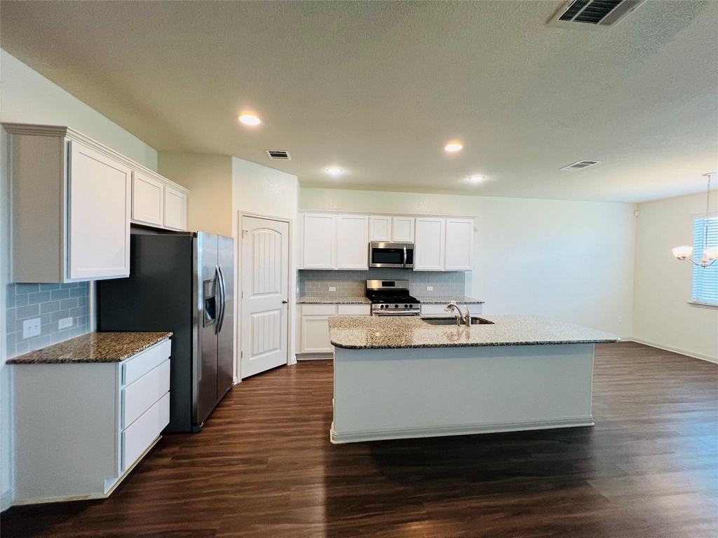 16901 Aventura Ave - Photo 13