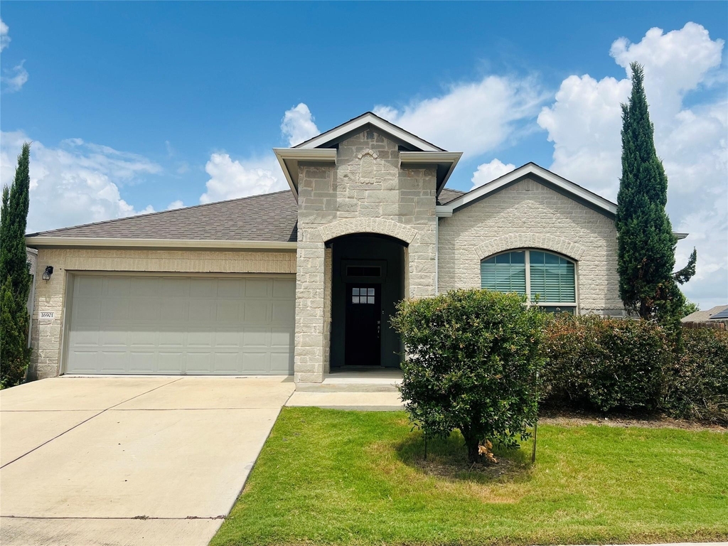 16901 Aventura Ave - Photo 1