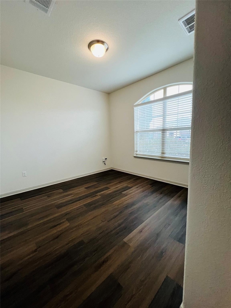 16901 Aventura Ave - Photo 5