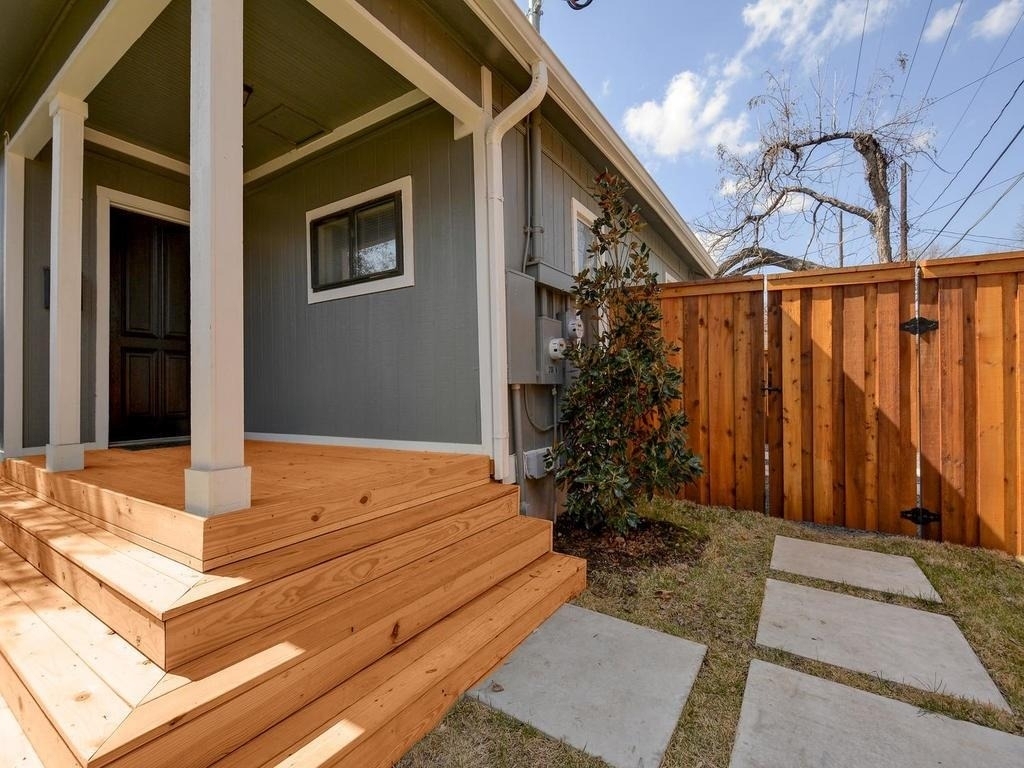 2106 Holly St - Photo 3