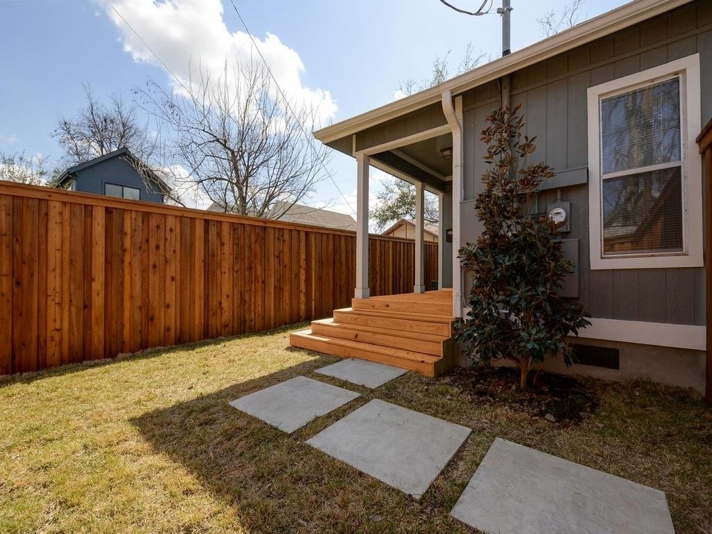 2106 Holly St - Photo 1