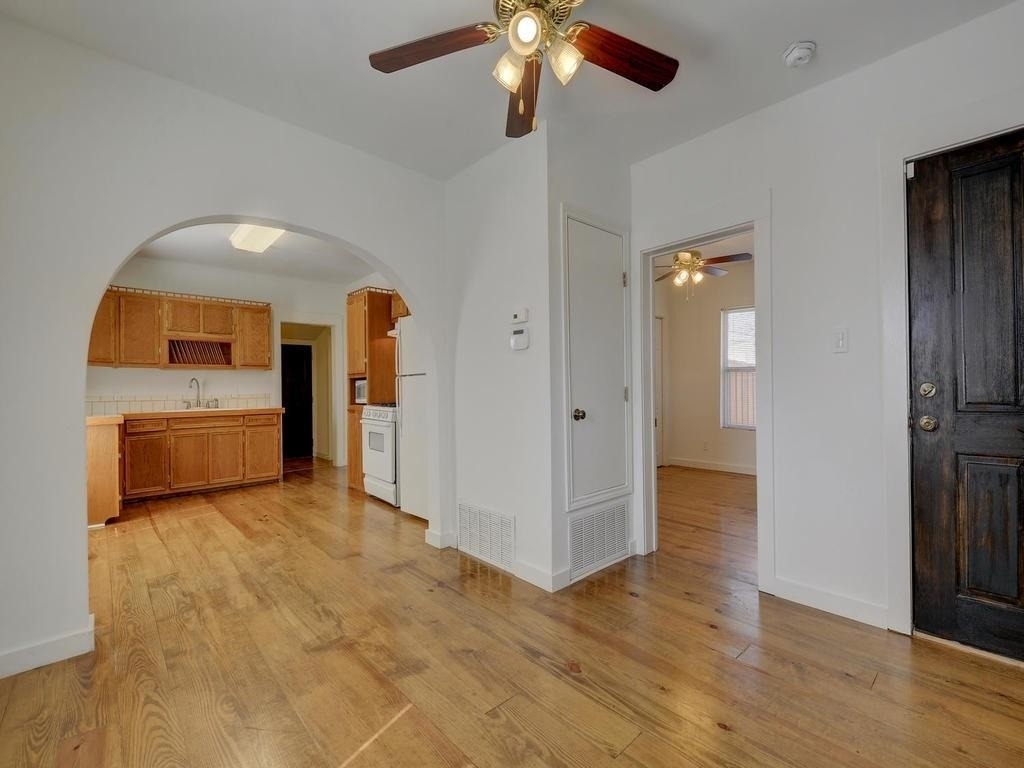 2106 Holly St - Photo 6