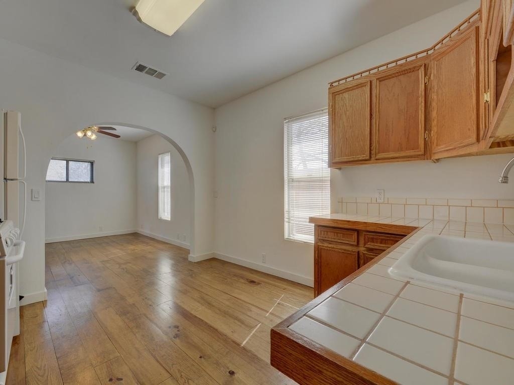 2106 Holly St - Photo 15