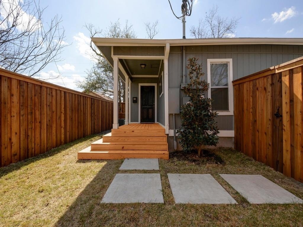 2106 Holly St - Photo 0