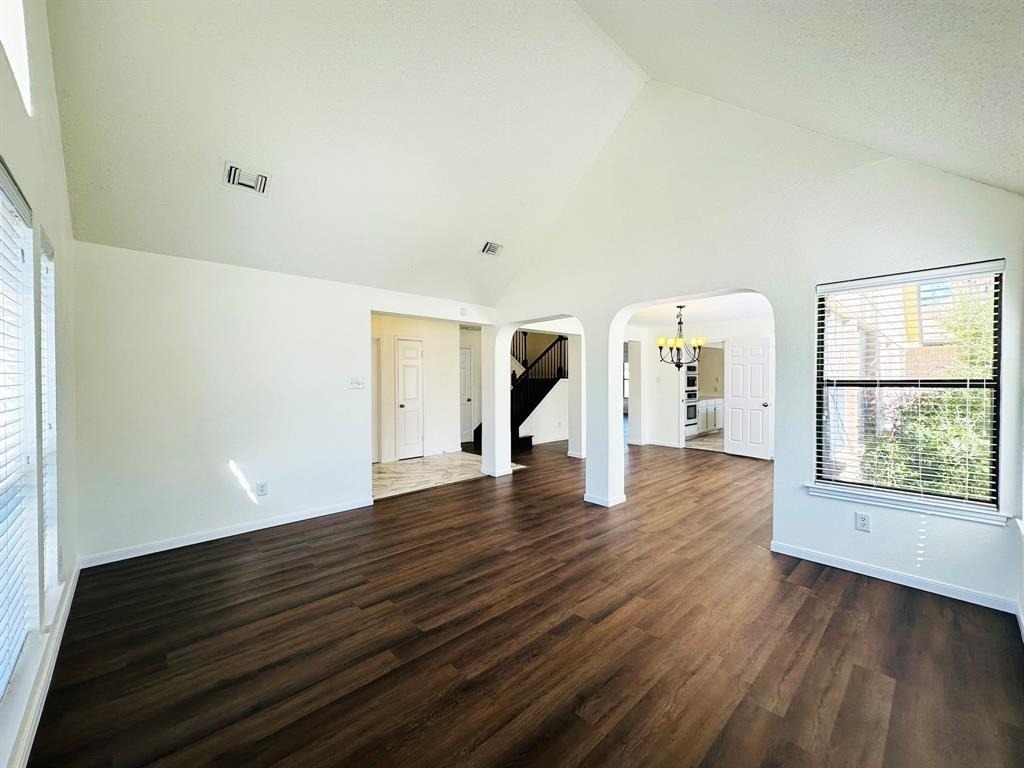 306 Applewood Dr - Photo 2