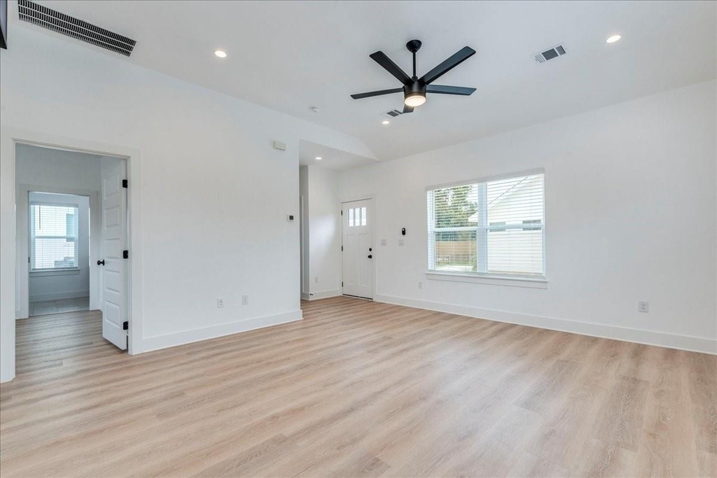 525 S Main St - Photo 4