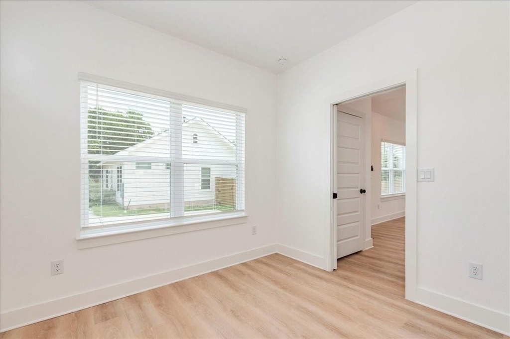 525 S Main St - Photo 18