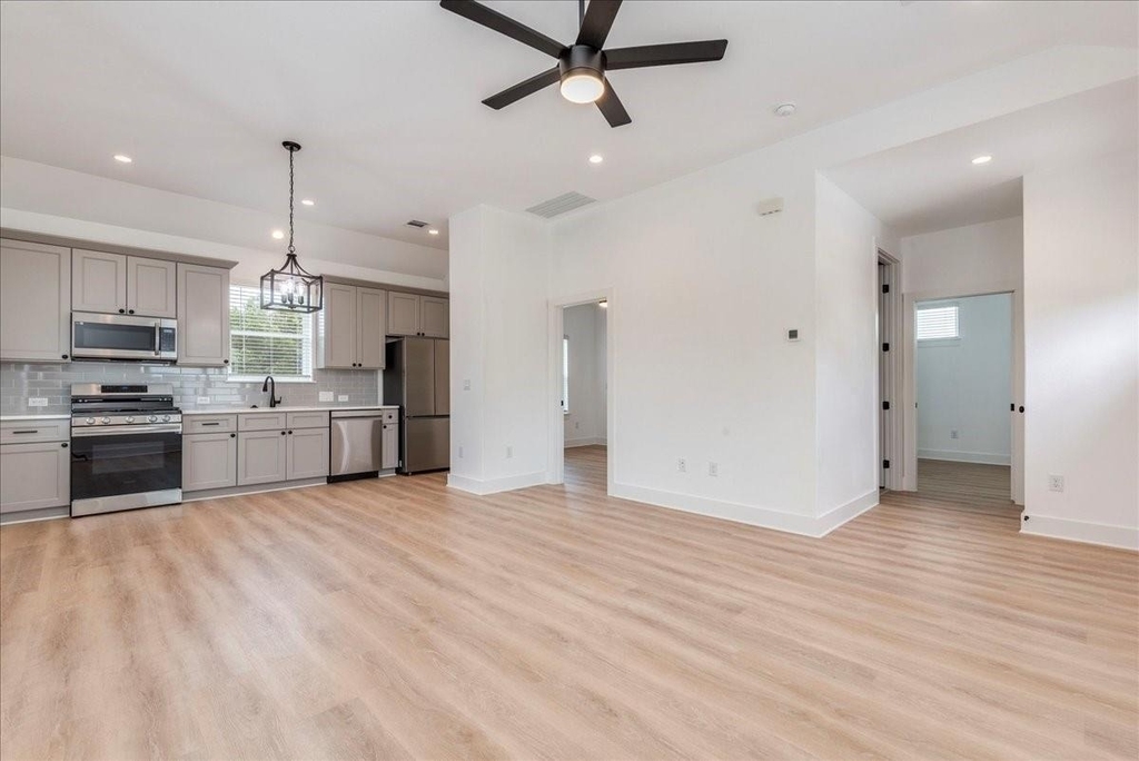 525 S Main St - Photo 3