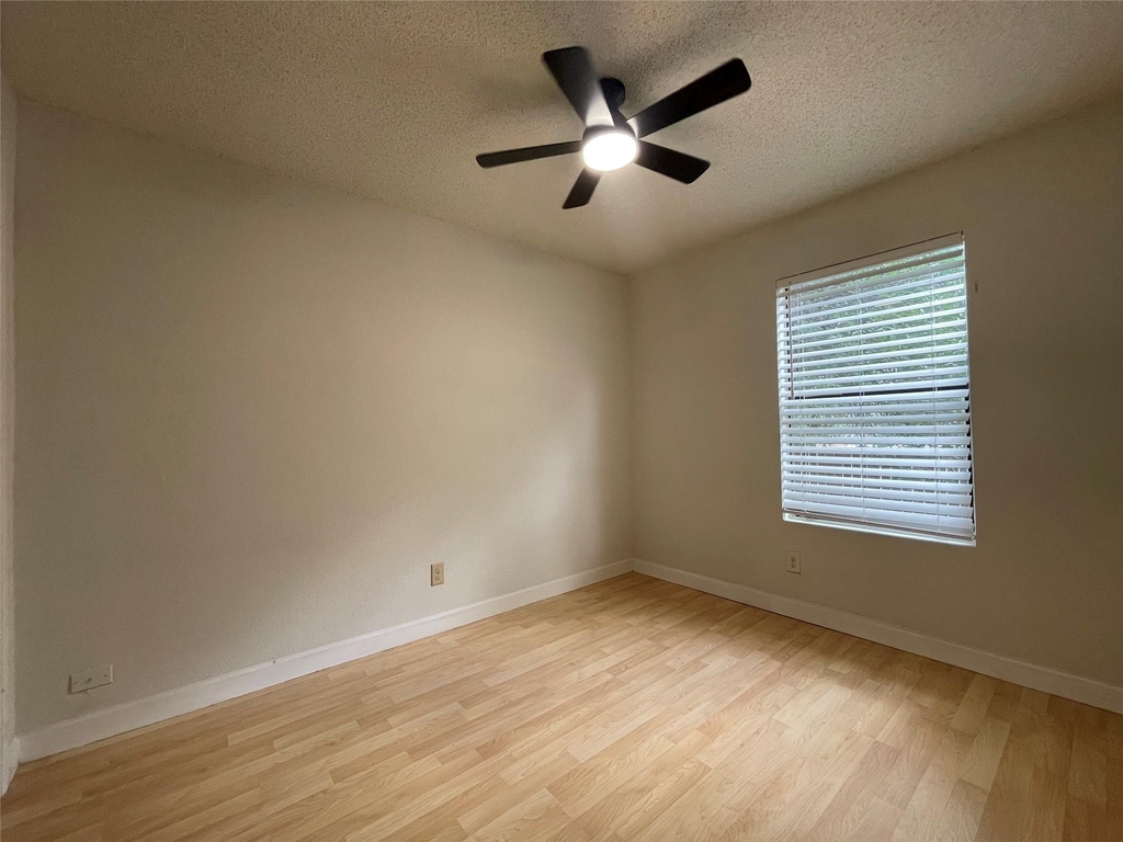2031 Redwing Way - Photo 11
