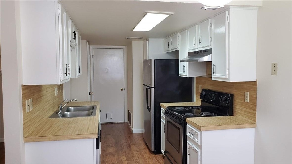 8810 Clearbrook Trl - Photo 2