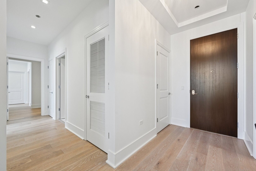 363 E Wacker Drive - Photo 2
